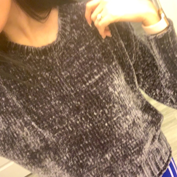 🔥4 for $30 Philosophy Silver Sweater - Picture 2 of 6